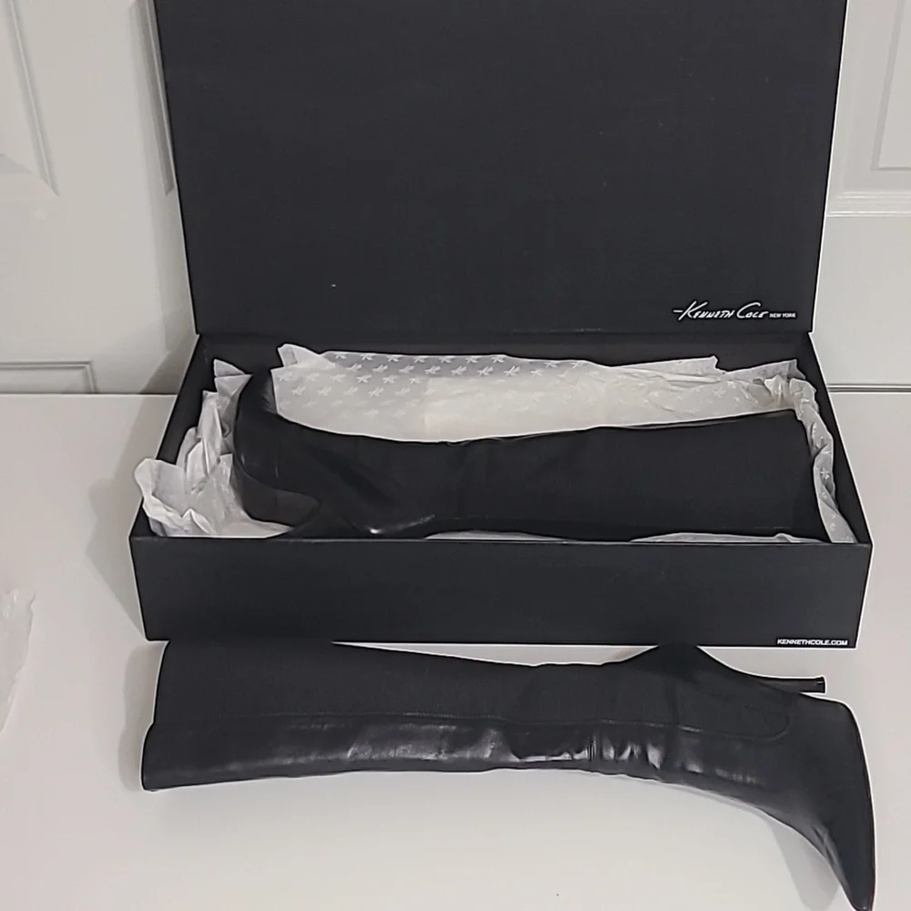 Stretch Out Women's Sleek Black Heeled Boots. Spain - Picture 5 of 11